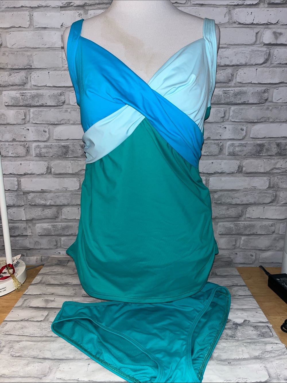 Lands End top Colorblock Turquoise & Aqua Swim Tankini Set size 12